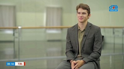 О солисте Театра оперы и балета им. М. Глинки Денисе Гайноченко в рубрике «Театральная шпаргалка»