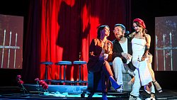 Как мы редакцией на премьеру в Камерный театр ходили