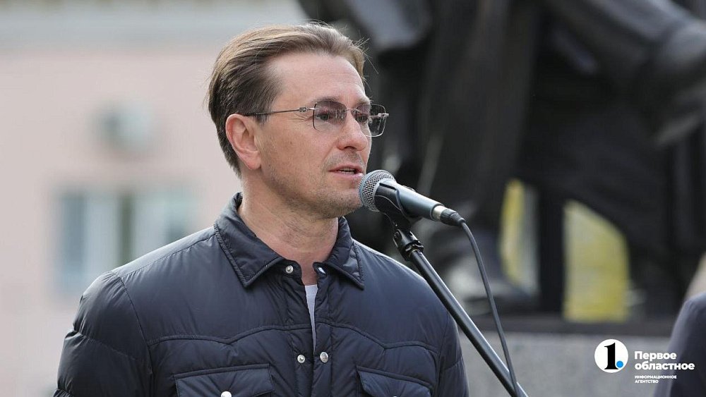 Сергей Безруков прилетел в Челябинск на открытие памятника Федору Плевако