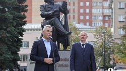 Сергей Безруков прилетел в Челябинск на открытие памятника Федору Плевако