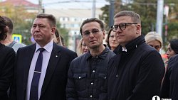 Сергей Безруков прилетел в Челябинск на открытие памятника Федору Плевако