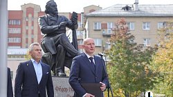 Сергей Безруков прилетел в Челябинск на открытие памятника Федору Плевако