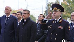 Сергей Безруков прилетел в Челябинск на открытие памятника Федору Плевако