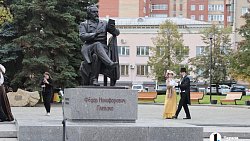 Сергей Безруков прилетел в Челябинск на открытие памятника Федору Плевако