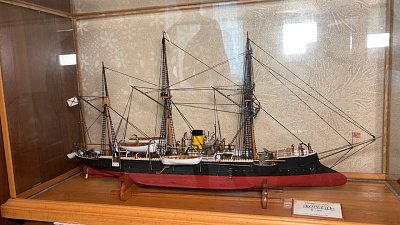 Житель Миасса создает миниатюрные копии исторических парусников