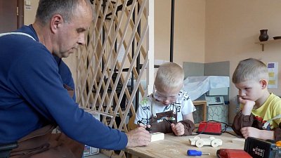 В Златоусте воспитанники детского сада № 73 осваивают столярное дело