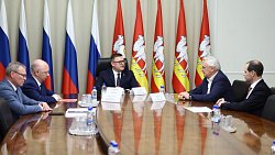 Губернатор Челябинской области провел рабочую встречу с руководством КамАЗа