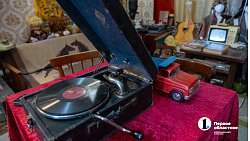 Реквизиты памяти: машина времени по‑троицки пахнет «Красной Москвой»