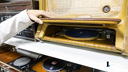 Реквизиты памяти: машина времени по‑троицки пахнет «Красной Москвой»