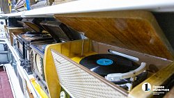 Реквизиты памяти: машина времени по‑троицки пахнет «Красной Москвой»