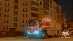 В доме по улице Работниц в Челябинске загорелись электрощитки на семи этажах