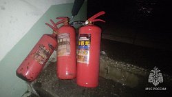 В доме по улице Работниц в Челябинске загорелись электрощитки на семи этажах