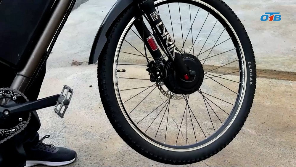 Мужчина из Миасса собирает электровелосипеды