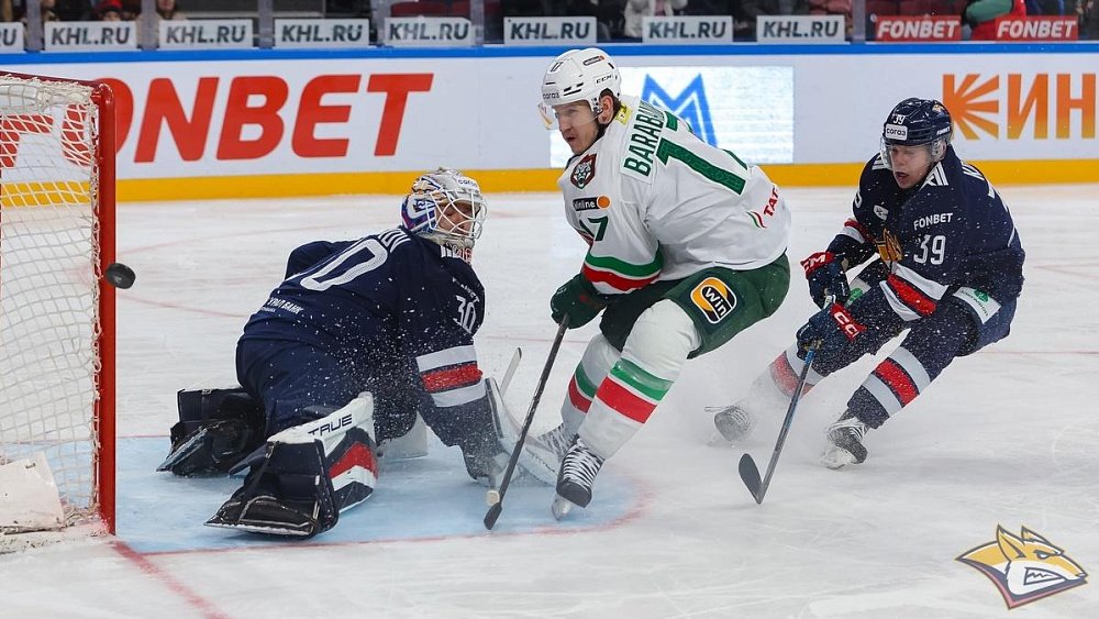 Хоккеисты «Металлурга» вели 3:0, но слили игру «Ак Барсу» в КХЛ