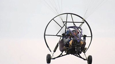 В Копейске местный житель почти каждый день летает на паралете