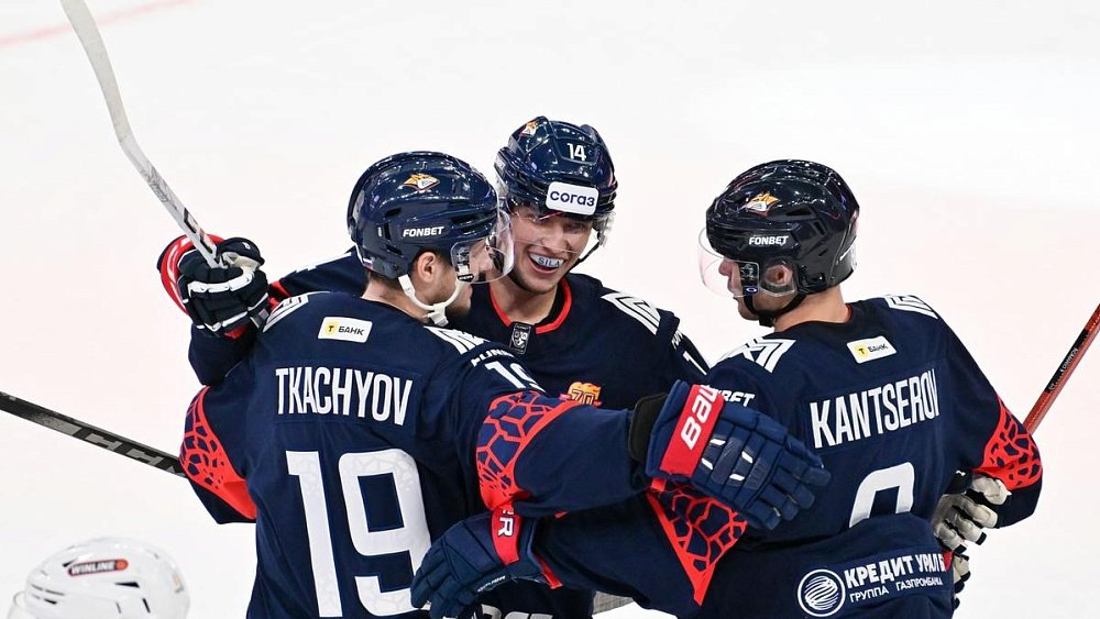 Двух хоккеистов «Металлурга» признали лучшими в КХЛ по итогам сентября