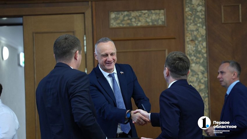 Южноуральские депутаты провели первое заседание парламента восьмого созыва