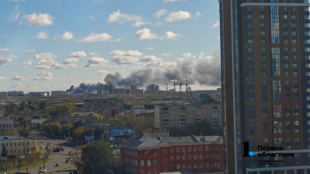 В Челябинске при пожаре в мебельном цехе погиб человек