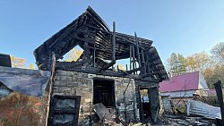 Ночной пожар уничтожил садовый дом в миасском СНТ