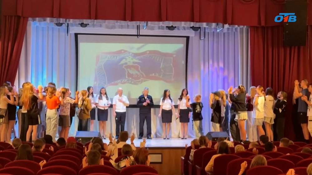 Полицейские Челябинска устроили праздник для детей в лагере «Лесная застава»