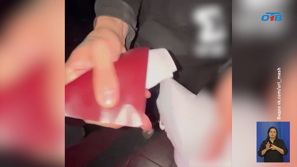 В Челябинске парни порвали паспорт в клубе