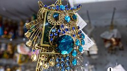 В челябинских магазинах в начале октября выложили новогодние украшения