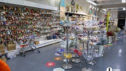 В челябинских магазинах в начале октября выложили новогодние украшения