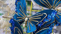 В челябинских магазинах в начале октября выложили новогодние украшения