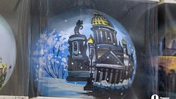 В челябинских магазинах в начале октября выложили новогодние украшения