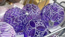 В челябинских магазинах в начале октября выложили новогодние украшения