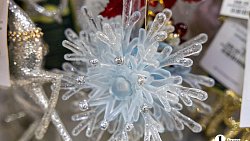 В челябинских магазинах в начале октября выложили новогодние украшения