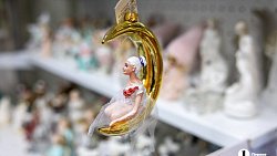 В челябинских магазинах в начале октября выложили новогодние украшения