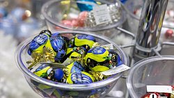 В челябинских магазинах в начале октября выложили новогодние украшения