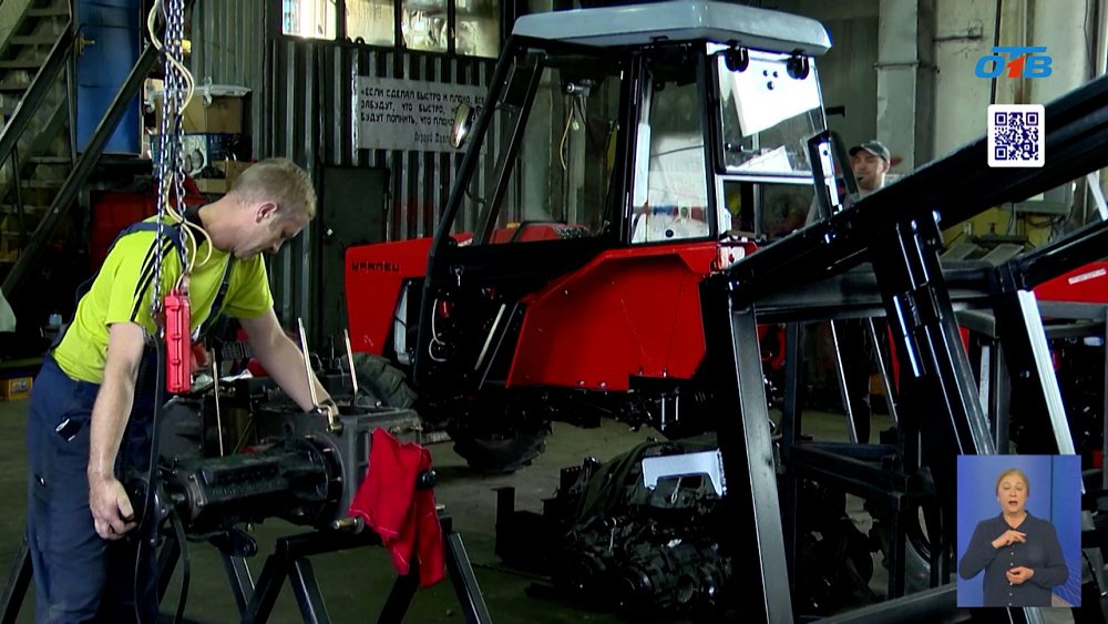 В поселке Первомайский для ветерана с инвалидностью адаптировали трактор