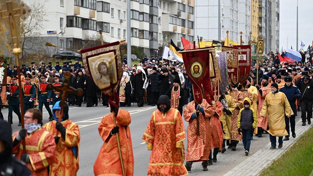 Около 15 тысяч верующих приняли участие в крестном ходе в Челябинске