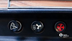 Челябинский саксофонист разъезжает по городу на бирюзовой «Волге»