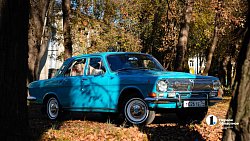 Челябинский саксофонист разъезжает по городу на бирюзовой «Волге»