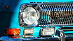 Челябинский саксофонист разъезжает по городу на бирюзовой «Волге»