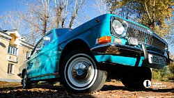 Челябинский саксофонист разъезжает по городу на бирюзовой «Волге»