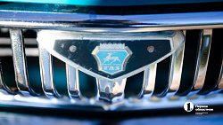 Челябинский саксофонист разъезжает по городу на бирюзовой «Волге»