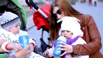 Когда начинать гулять с новорожденным ребенком?