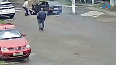 В Еманжелинске полицейский спас двоих мужчин из горящего автомобиля