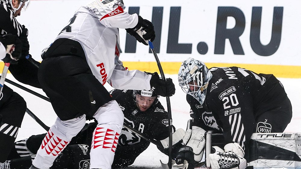 Хоккеисты «Трактора» и «Авангарда» забросили 13 шайб в матче КХЛ