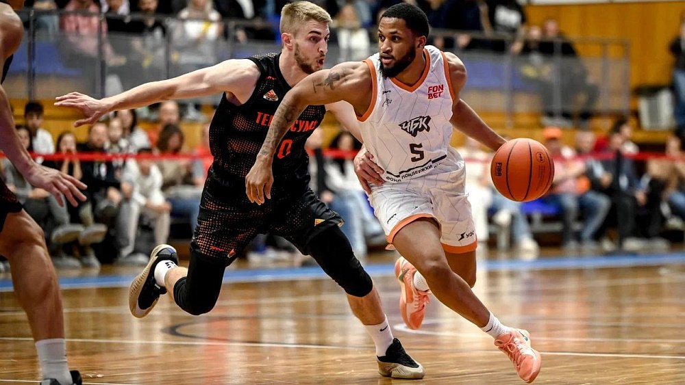 Челябинский баскетбольный клуб выиграл у чемпиона Суперлиги