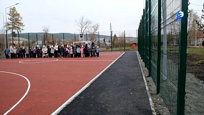 В миасской школе № 28 открыли новую спортивную площадку