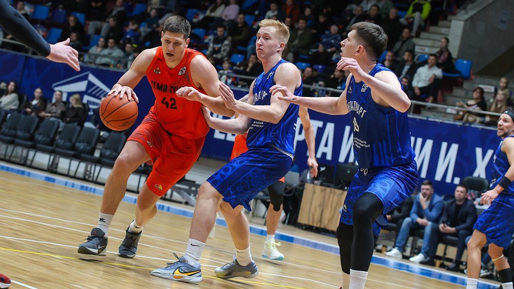 Баскетбольный клуб «Металлург» в равной борьбе уступил чемпиону Суперлиги