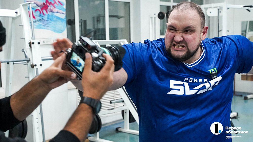 Бьет по щекам: челябинский силач поделился секретом, как нокаутировать соперника оплеухой