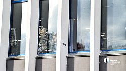 В здании кинотеатра «Победа» в Челябинске заметили полки с одеждой