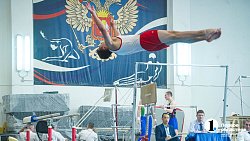 13-летний челябинский гимнаст объяснил, зачем прячет свои медали в шкафу