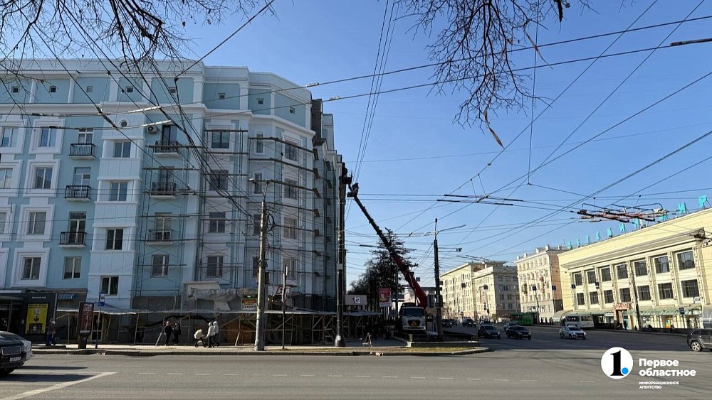 Жильцы реставрируемого дома в центре Челябинска оценили обновленный фасад